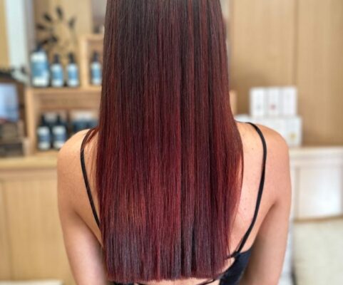 Coloración pelo largo rojo chica